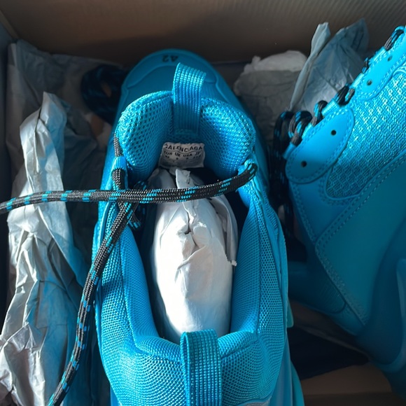 Brand new with dust bags triple s Balenciaga never worn Authentic or money back - Picture 9 of 9